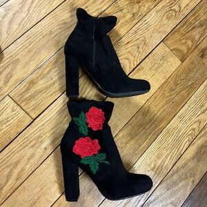 Bamboo Black Suede Rose Embroidered Block Heel Ankle Boots Size 6‎
